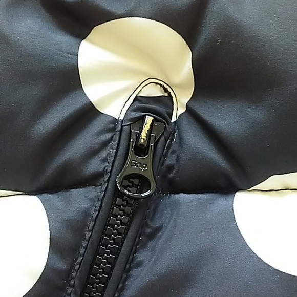 Gap/Ellen DeGeneres Kids Puffer Vest - Picture 6 of 6